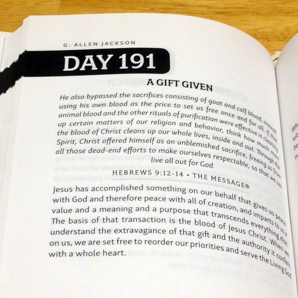 Christian Life / Spiritual Growth  - Turn up the Light One-Year Devotional - Picture 5 of 7